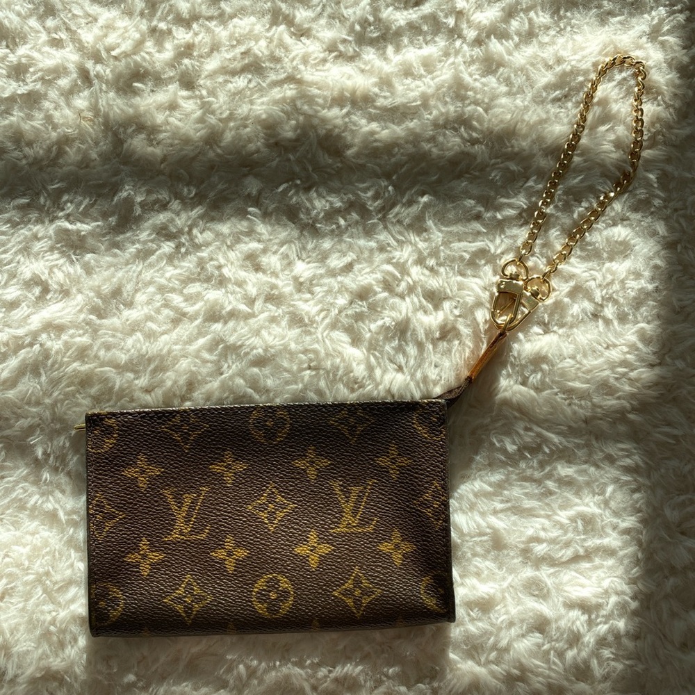Louis Vuitton pouchette